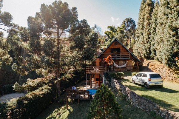 Exploration Envoûtante des Volcans d'Auvergne : Une Aventure au Centre de la Terre